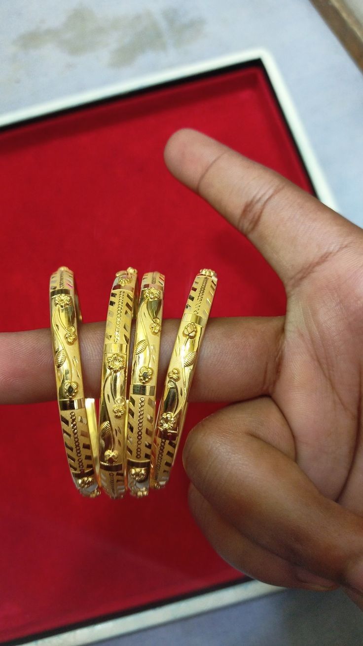 Classic 22K Gold Bangle Set
